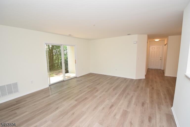 Property listing MLS 4046688 photo 2