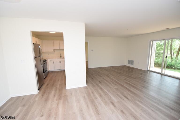 Property listing MLS 4046688 photo 3