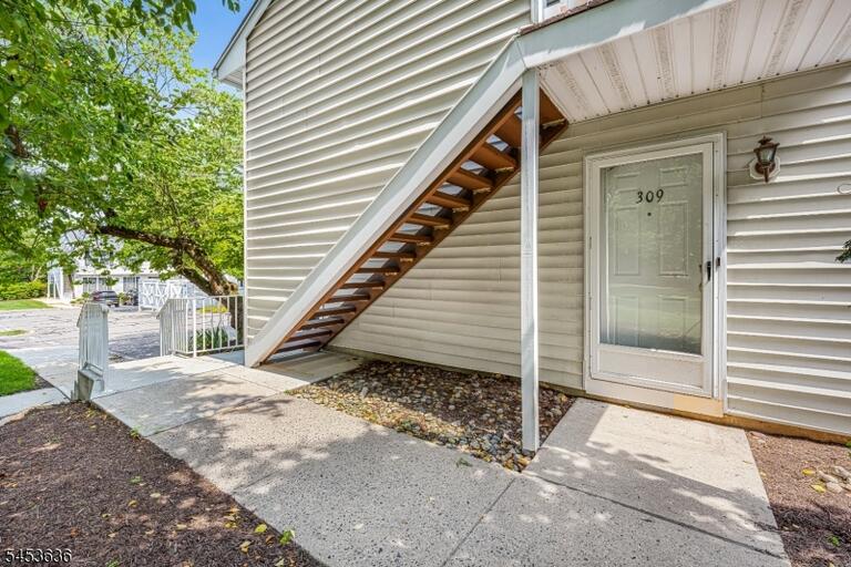 Property listing MLS 4046693 photo 6