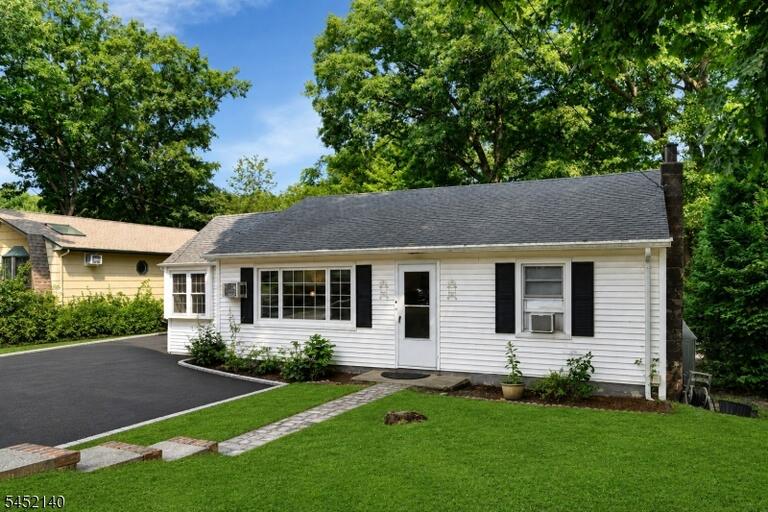 Property listing MLS 4046698 photo 1