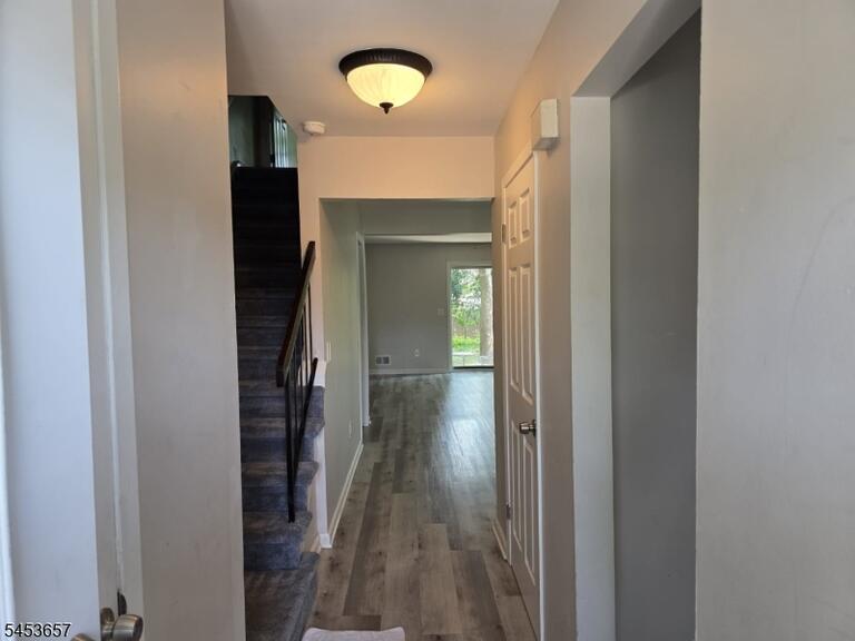 Property listing MLS 4046718 photo 2