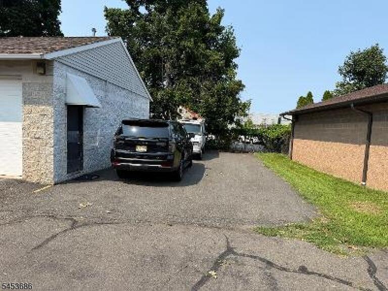 Property listing MLS 4046748 photo 1