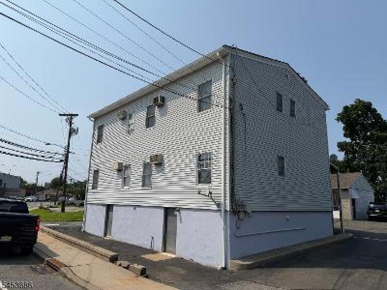 Property listing MLS 4046748 photo 2