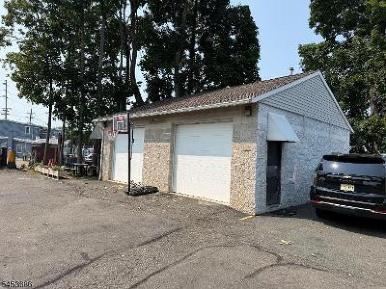 Property listing MLS 4046748 photo 3