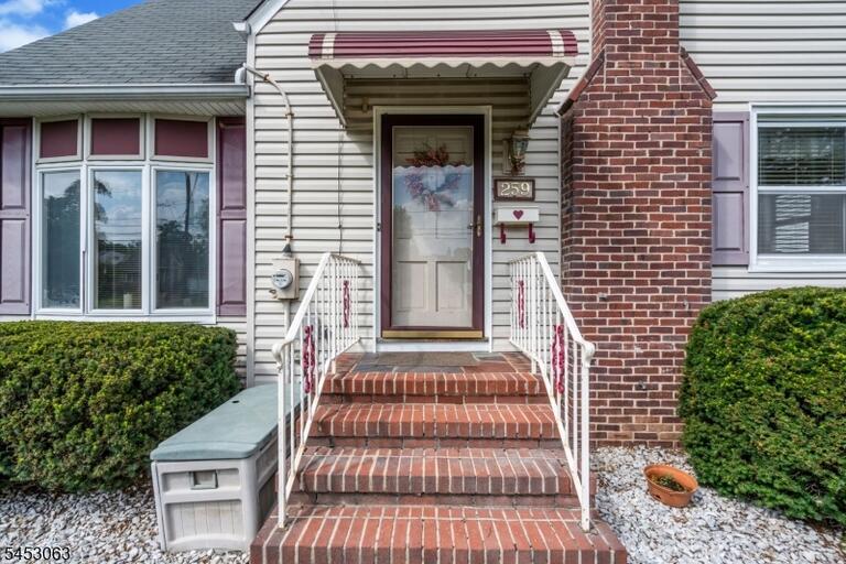 Property listing MLS 4046756 photo 3