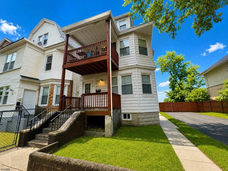 Property listing MLS 4046802 photo 1