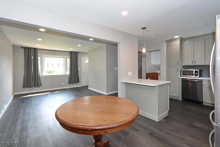 Property listing MLS 4046857 photo 3