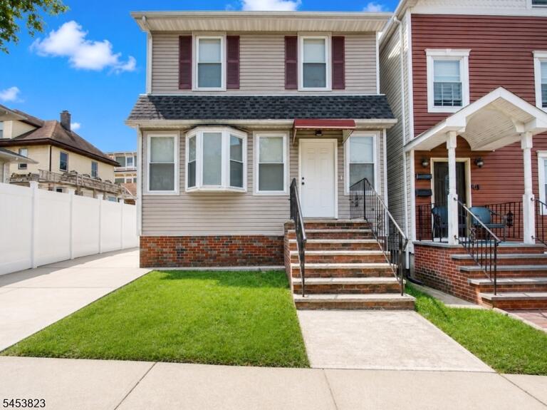 Property listing MLS 4046861 photo 1