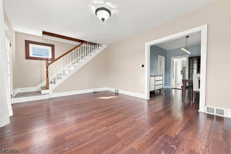 Property listing MLS 4046879 photo 4