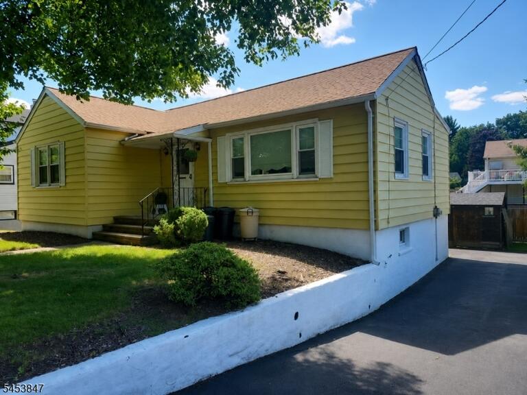 Property listing MLS 4046886 photo 1