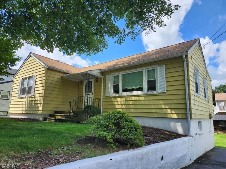 Property listing MLS 4046886 photo 2