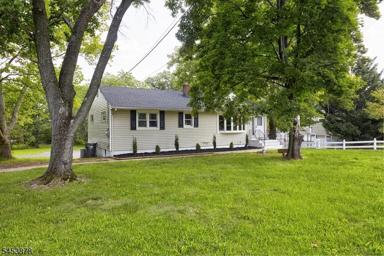 Property listing MLS 4046896 photo 1