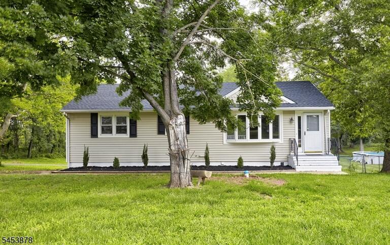 Property listing MLS 4046896 photo 2