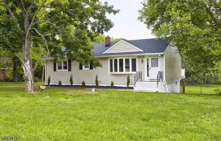 Property listing MLS 4046896 photo 3