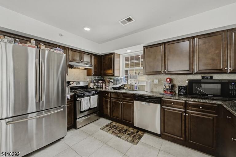 Property listing MLS 4046968 photo 5