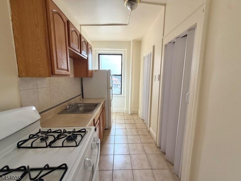 Property listing MLS 4047007 photo 2