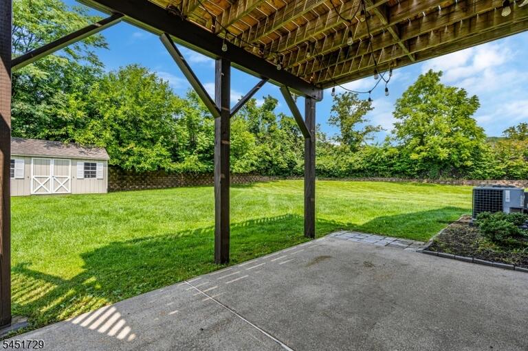 Property listing MLS 4047021 photo 24