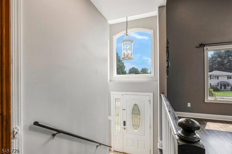 Property listing MLS 4047021 photo 4