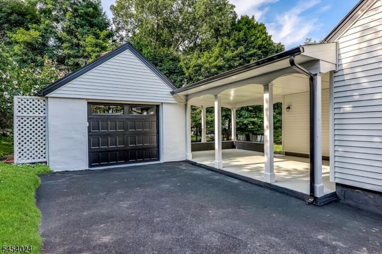 Property listing MLS 4047027 photo 3