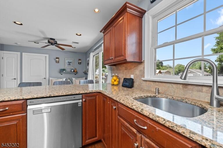 Property listing MLS 4047075 photo 10