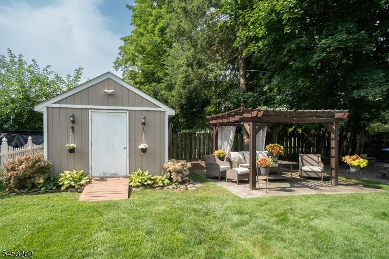 Property listing MLS 4047075 photo 32