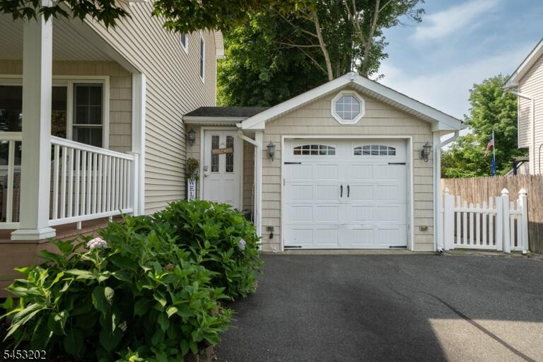 Property listing MLS 4047075 photo 4