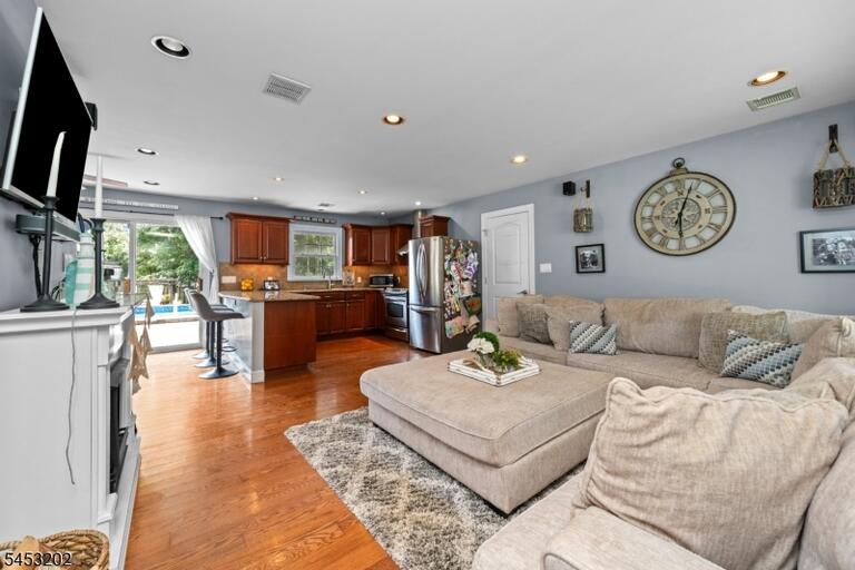 Property listing MLS 4047075 photo 7