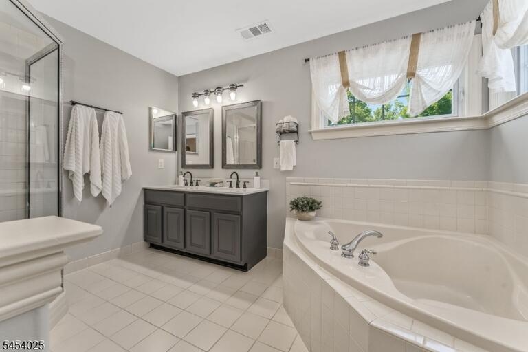 Property listing MLS 4047077 photo 25