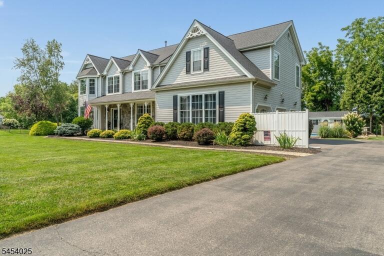 Property listing MLS 4047077 photo 3