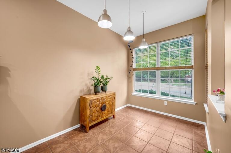 Property listing MLS 4047086 photo 3