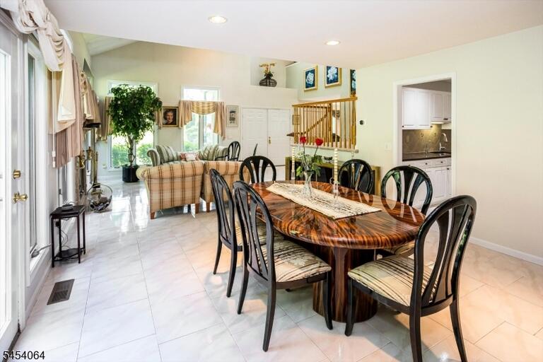 Property listing MLS 4047122 photo 13