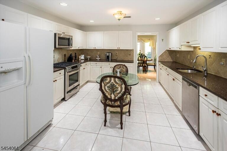 Property listing MLS 4047122 photo 14