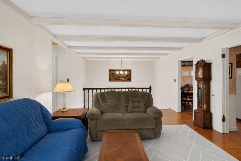 Property listing MLS 4047125 photo 9