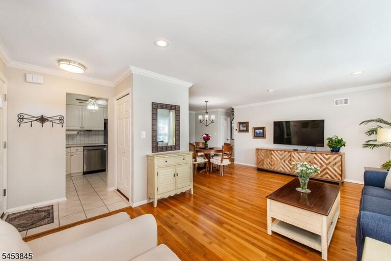 Property listing MLS 4047146 photo 3