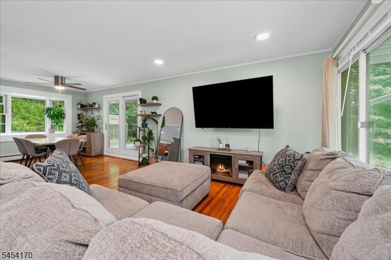 Property listing MLS 4047152 photo 2