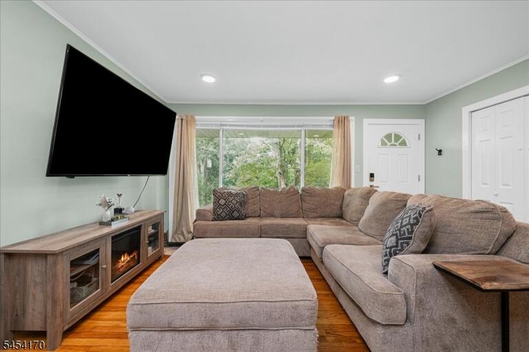 Property listing MLS 4047152 photo 4