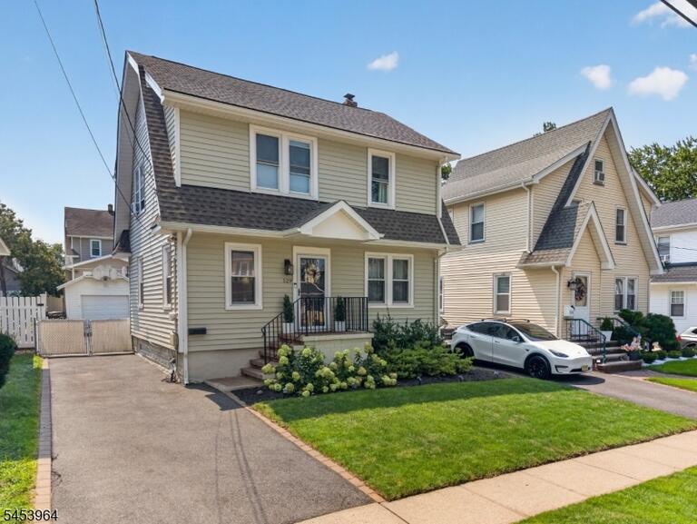 Property listing MLS 4047162 photo 2