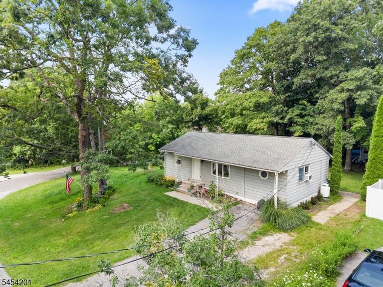 Property listing MLS 4047174 photo 1
