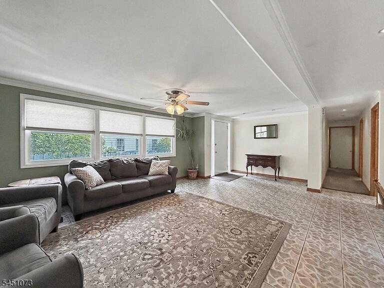 Property listing MLS 4047181 photo 2
