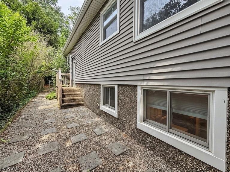 Property listing MLS 4047181 photo 26