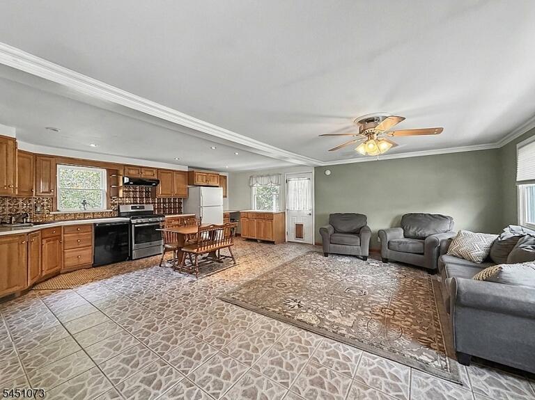 Property listing MLS 4047181 photo 3