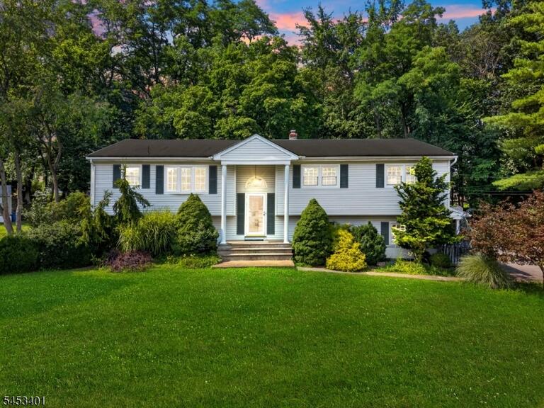 Property listing MLS 4047191 photo 1