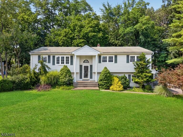 Property listing MLS 4047191 photo 2