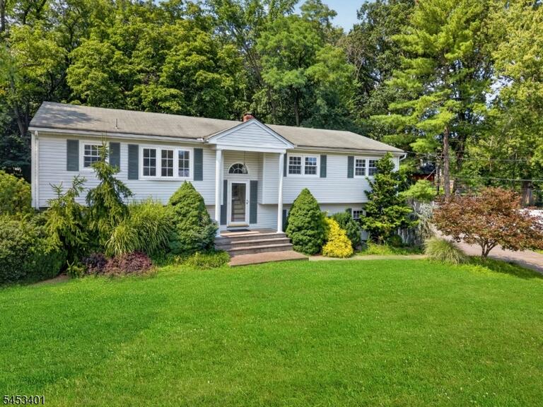 Property listing MLS 4047191 photo 3
