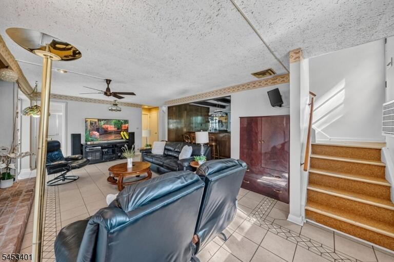 Property listing MLS 4047191 photo 31