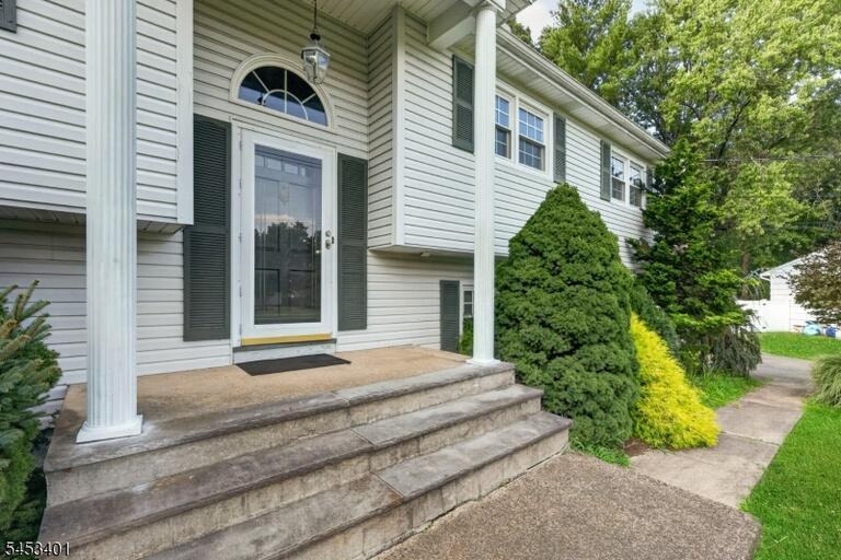 Property listing MLS 4047191 photo 4