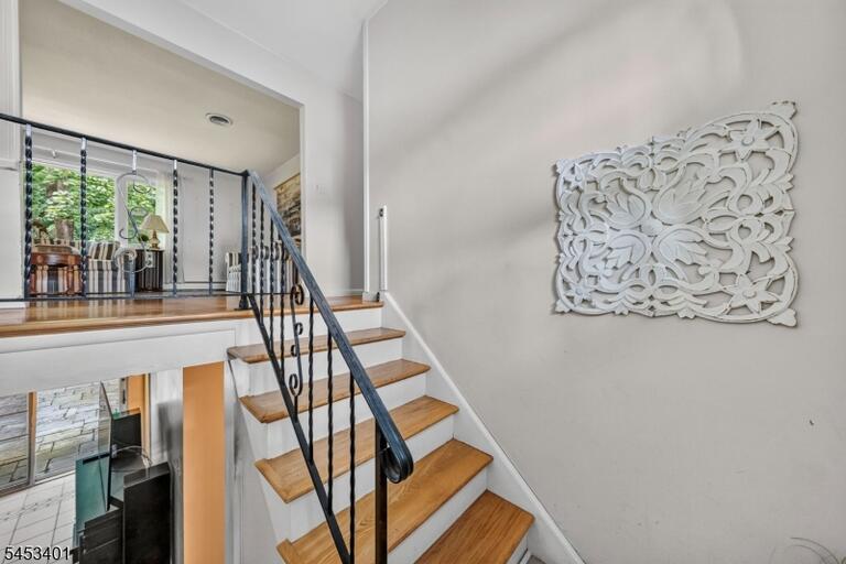 Property listing MLS 4047191 photo 8