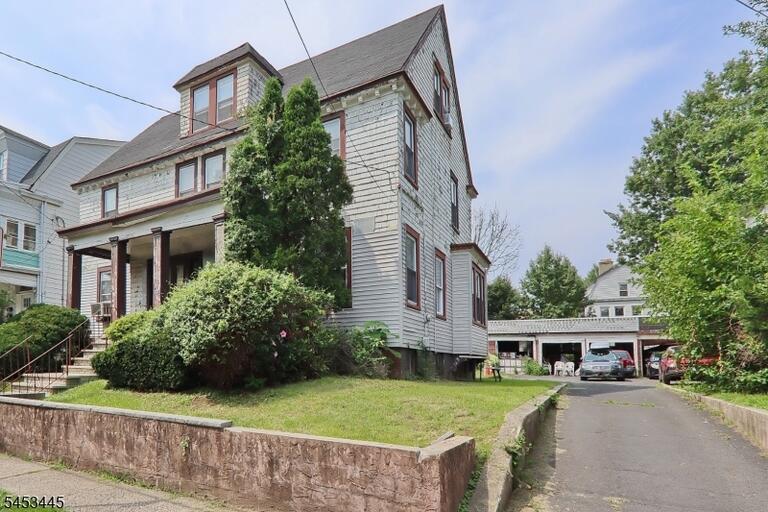 Property listing MLS 4047205 photo 2