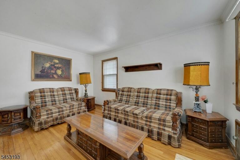 Property listing MLS 4047313 photo 3