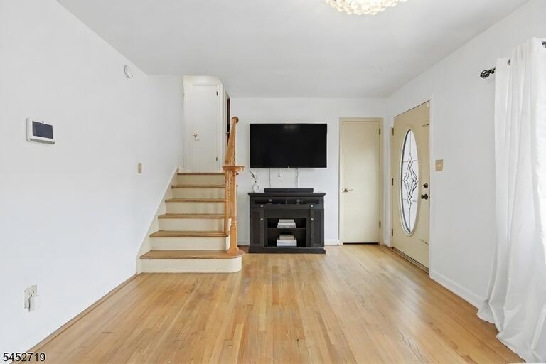 Property listing MLS 4047328 photo 5